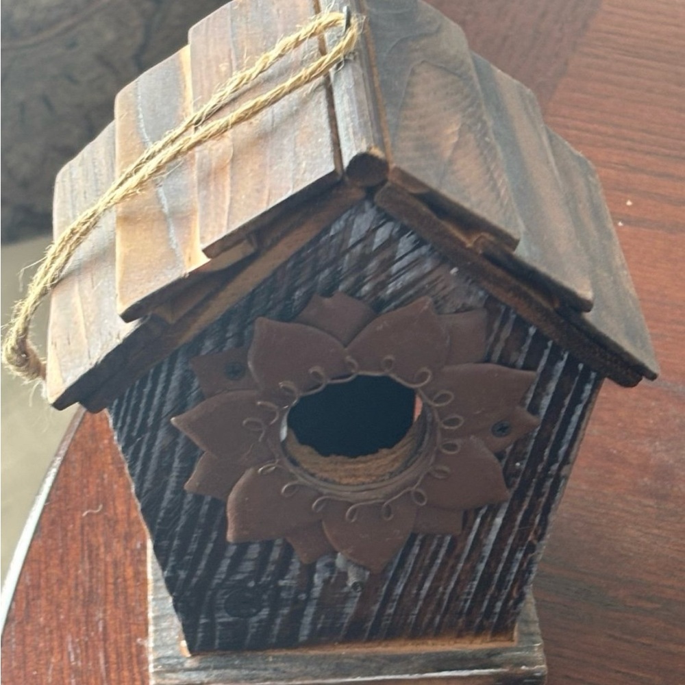 Wood & Iron Metal Daisy Birdhouse